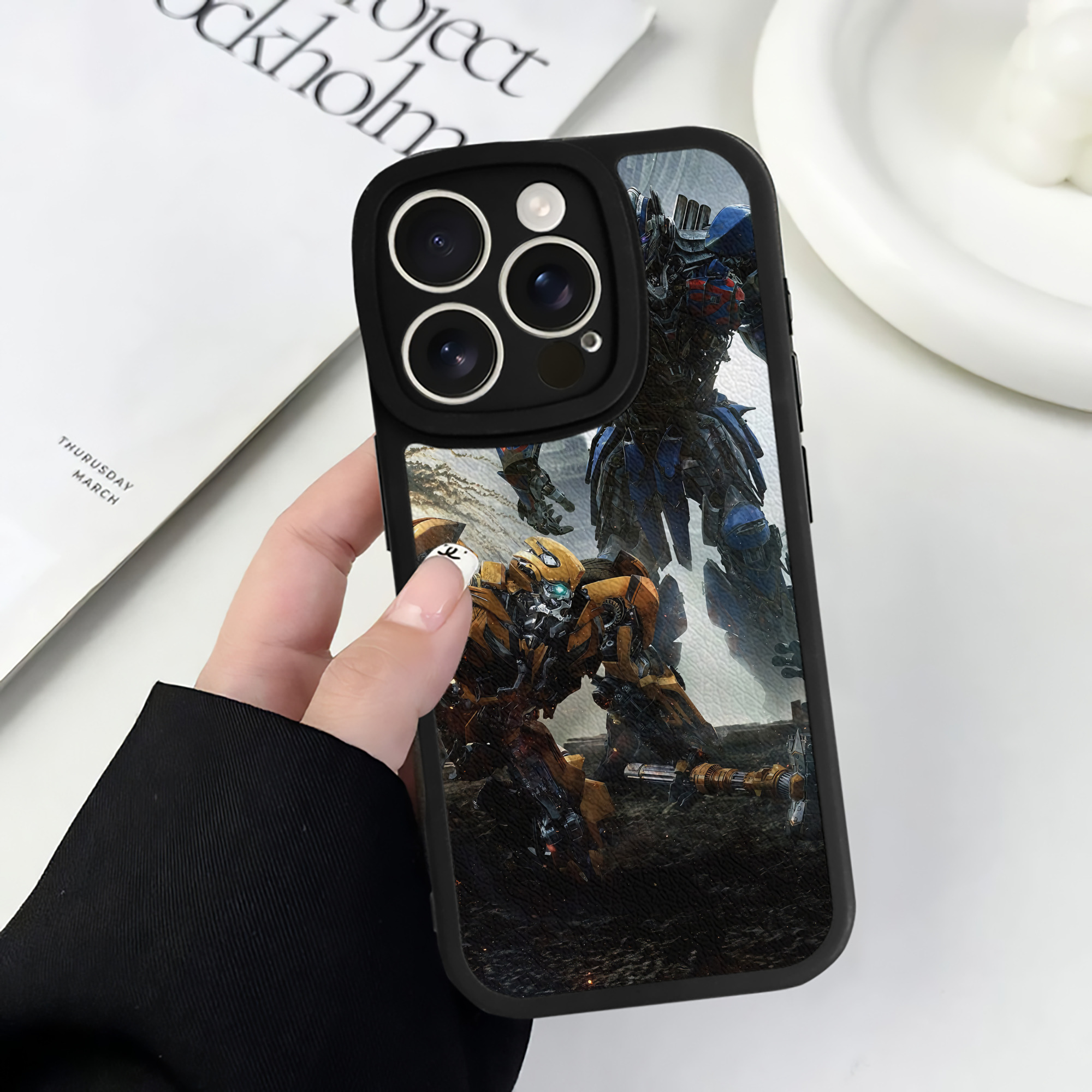 （画像用） Transformers トランスフォーマー 【iPhone 16シリーズ対応】シリコンスマホケース（レザー調） 材質：シリコン